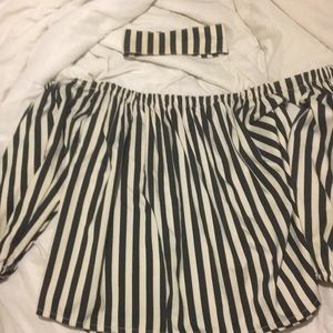 Off shoulder shirt with choker